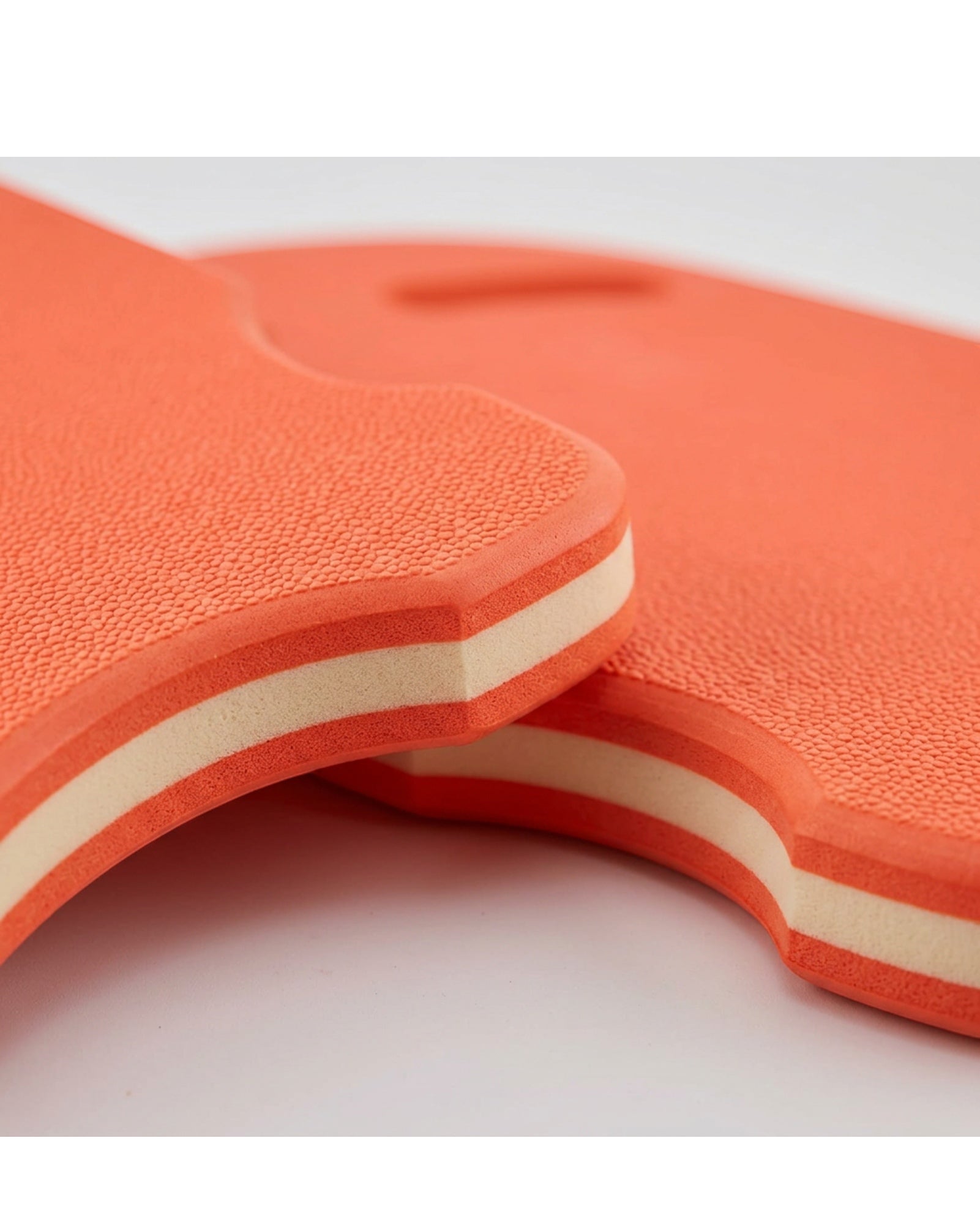 Thwkj Crescent EVA Swimming Kickboard 45 cm Coral - Detail view
